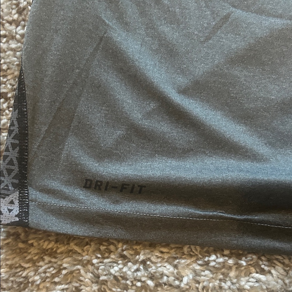 Nike Men's Gray and Black Short Sleeve Tee - Picture 2 of 4